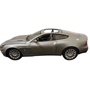 Beanstalk Group James Bond 007 Aston Martin V12 Vanquish Diecast 1:18 Scale Car